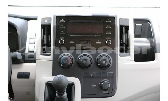 Acheter Import Voiture Toyota Hiace Blanc à Import - Dubai, Attapeu Province Acheter Import Voiture Toyota Hiace Blanc à Import - Dubai, Attapeu Province