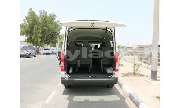 Acheter Import Voiture Toyota Hiace Blanc à Import - Dubai, Attapeu Province Acheter Import Voiture Toyota Hiace Blanc à Import - Dubai, Attapeu Province