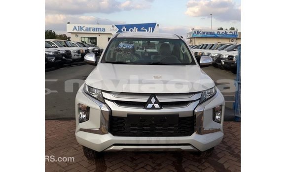 Buy Import Mitsubishi L200 White Car in Import - Dubai in Attapeu Province Buy Import Mitsubishi L200 White Car in Import - Dubai in Attapeu Province