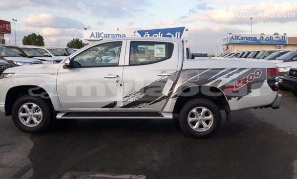 Buy Import Mitsubishi L200 White Car in Import - Dubai in Attapeu Province Buy Import Mitsubishi L200 White Car in Import - Dubai in Attapeu Province