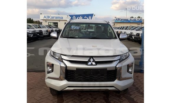Buy Import Mitsubishi L200 White Car in Import - Dubai in Attapeu Province Buy Import Mitsubishi L200 White Car in Import - Dubai in Attapeu Province