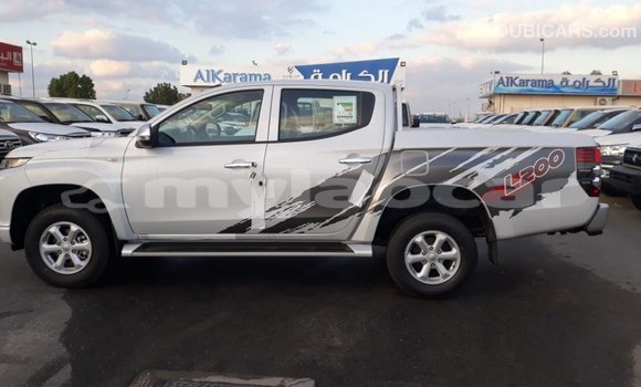 Buy Import Mitsubishi L200 White Car in Import - Dubai in Attapeu Province Buy Import Mitsubishi L200 White Car in Import - Dubai in Attapeu Province