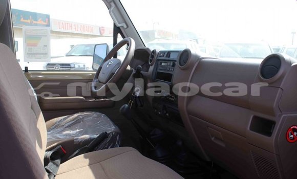 Buy Import Toyota Land Cruiser Beige Car in Import - Dubai in Attapeu Province Buy Import Toyota Land Cruiser Beige Car in Import - Dubai in Attapeu Province