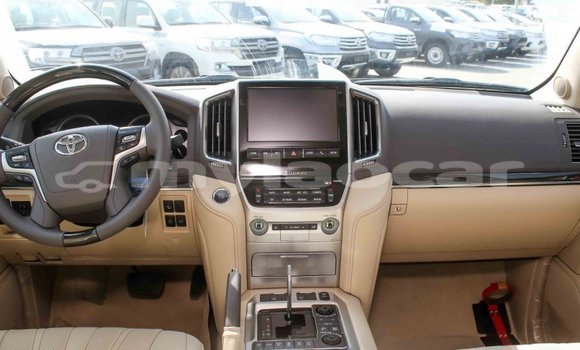 Buy Import Toyota Land Cruiser White Car in Import - Dubai in Attapeu Province Buy Import Toyota Land Cruiser White Car in Import - Dubai in Attapeu Province