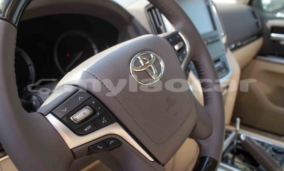 Buy Import Toyota Land Cruiser White Car in Import - Dubai in Attapeu Province Buy Import Toyota Land Cruiser White Car in Import - Dubai in Attapeu Province