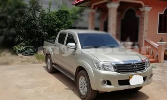 Buy Used Toyota Hilux Silver Car in Vientiane in Vientiane Province Buy Used Toyota Hilux Silver Car in Vientiane in Vientiane Province