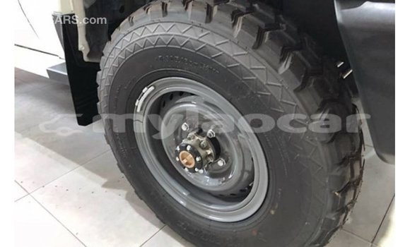Acheter Import Voiture Toyota Land Cruiser Blanc à Import - Dubai, Attapeu Province Acheter Import Voiture Toyota Land Cruiser Blanc à Import - Dubai, Attapeu Province