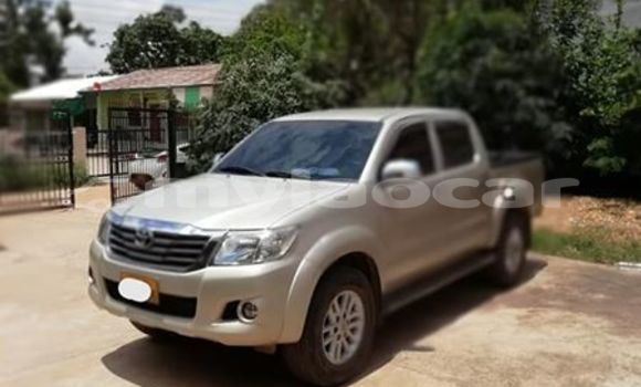 Buy Used Toyota Hilux Silver Car in Vientiane in Vientiane Province Buy Used Toyota Hilux Silver Car in Vientiane in Vientiane Province