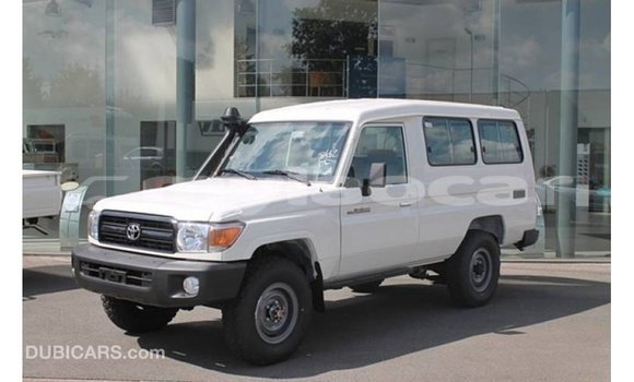 Acheter Import Voiture Toyota Land Cruiser Blanc à Import - Dubai, Attapeu Province Acheter Import Voiture Toyota Land Cruiser Blanc à Import - Dubai, Attapeu Province