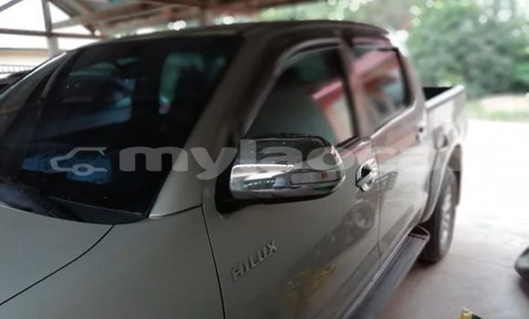 Buy Used Toyota Hilux Silver Car in Vientiane in Vientiane Province Buy Used Toyota Hilux Silver Car in Vientiane in Vientiane Province