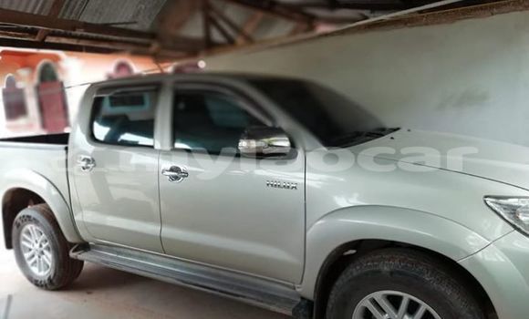 Buy Used Toyota Hilux Silver Car in Vientiane in Vientiane Province Buy Used Toyota Hilux Silver Car in Vientiane in Vientiane Province