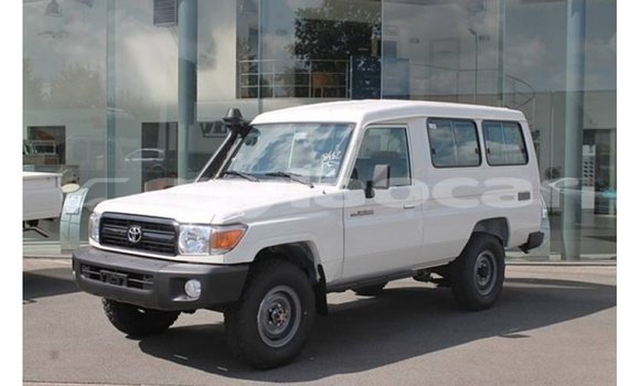 Acheter Import Voiture Toyota Land Cruiser Blanc à Import - Dubai, Attapeu Province Acheter Import Voiture Toyota Land Cruiser Blanc à Import - Dubai, Attapeu Province