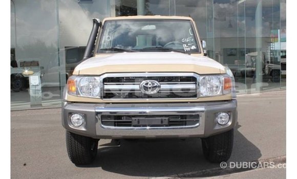 Acheter Import Voiture Toyota Land Cruiser Beige à Import - Dubai, Attapeu Province Acheter Import Voiture Toyota Land Cruiser Beige à Import - Dubai, Attapeu Province
