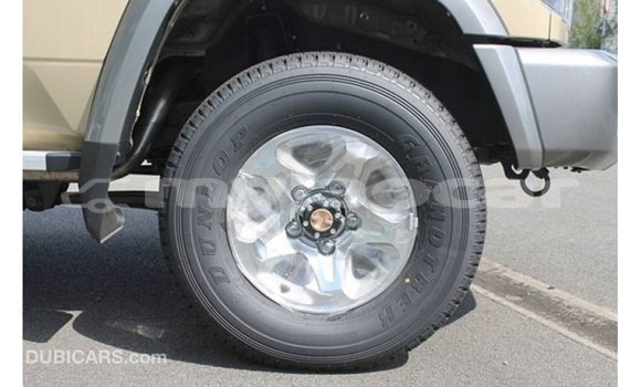 Acheter Import Voiture Toyota Land Cruiser Beige à Import - Dubai, Attapeu Province Acheter Import Voiture Toyota Land Cruiser Beige à Import - Dubai, Attapeu Province