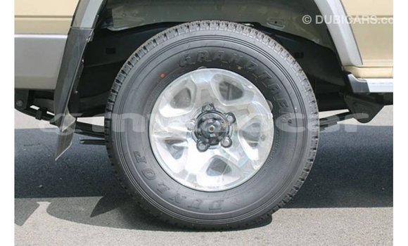 Acheter Import Voiture Toyota Land Cruiser Beige à Import - Dubai, Attapeu Province Acheter Import Voiture Toyota Land Cruiser Beige à Import - Dubai, Attapeu Province