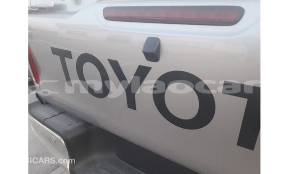 Buy Import Toyota Hilux Other Car in Import - Dubai in Attapeu Province Buy Import Toyota Hilux Other Car in Import - Dubai in Attapeu Province