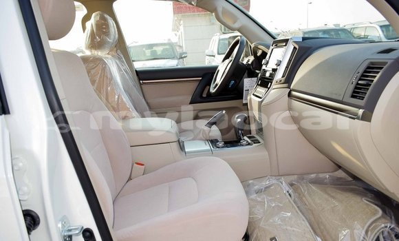 Buy Import Toyota Land Cruiser White Car in Import - Dubai in Attapeu Province Buy Import Toyota Land Cruiser White Car in Import - Dubai in Attapeu Province
