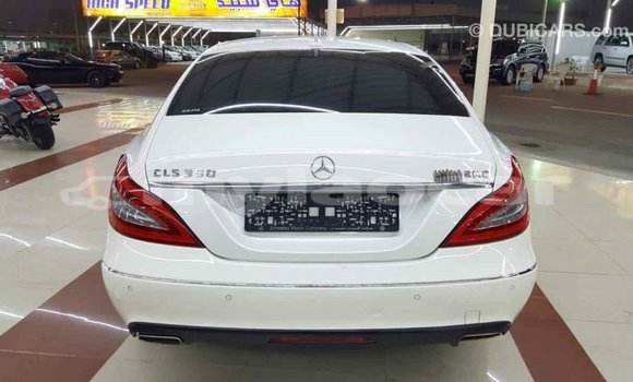 Buy Import Mercedes-Benz 190 (W201) White Car in Import - Dubai in Attapeu Province Buy Import Mercedes-Benz 190 (W201) White Car in Import - Dubai in Attapeu Province