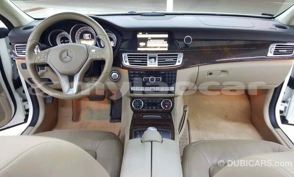 Buy Import Mercedes-Benz 190 (W201) White Car in Import - Dubai in Attapeu Province Buy Import Mercedes-Benz 190 (W201) White Car in Import - Dubai in Attapeu Province