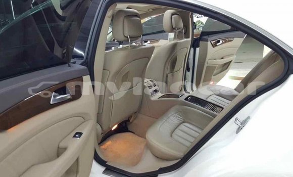 Buy Import Mercedes-Benz 190 (W201) White Car in Import - Dubai in Attapeu Province Buy Import Mercedes-Benz 190 (W201) White Car in Import - Dubai in Attapeu Province