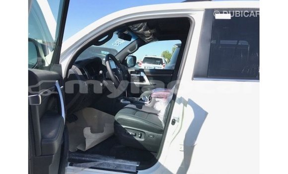 Buy Import Toyota Land Cruiser White Car in Import - Dubai in Attapeu Province Buy Import Toyota Land Cruiser White Car in Import - Dubai in Attapeu Province