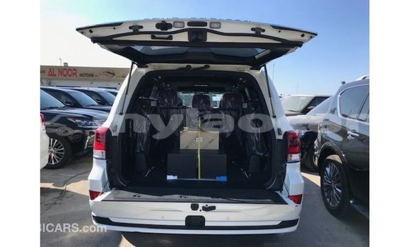 Buy Import Toyota Land Cruiser White Car in Import - Dubai in Attapeu Province Buy Import Toyota Land Cruiser White Car in Import - Dubai in Attapeu Province