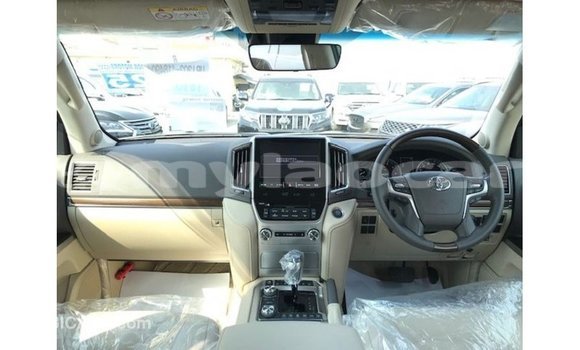 ຊື້ ການ ນຳ ເຂົ້າ Toyota Land Cruiser White ລົດ ໃນ Import - Dubai ໃນ Attapeu Province ຊື້ ການ ນຳ ເຂົ້າ Toyota Land Cruiser White ລົດ ໃນ Import - Dubai ໃນ Attapeu Province