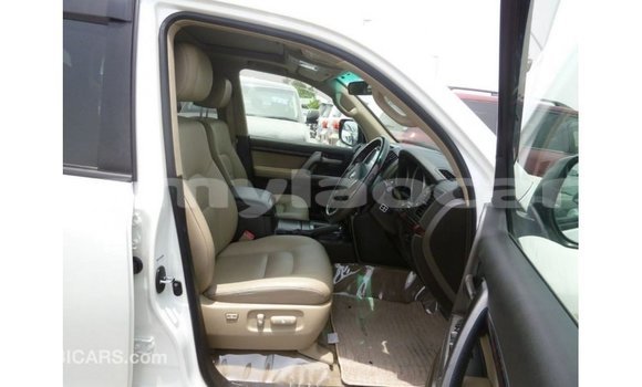 Buy Import Toyota Land Cruiser White Car in Import - Dubai in Attapeu Province Buy Import Toyota Land Cruiser White Car in Import - Dubai in Attapeu Province