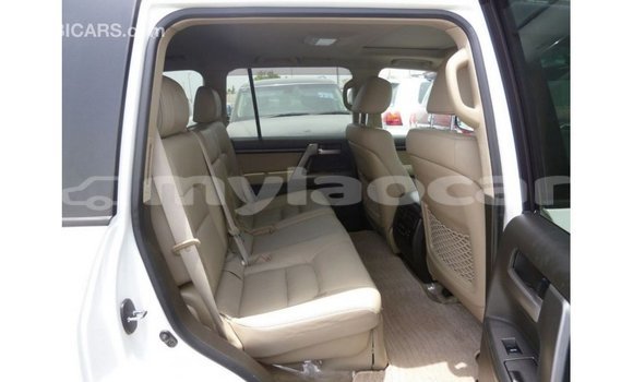 Buy Import Toyota Land Cruiser White Car in Import - Dubai in Attapeu Province Buy Import Toyota Land Cruiser White Car in Import - Dubai in Attapeu Province
