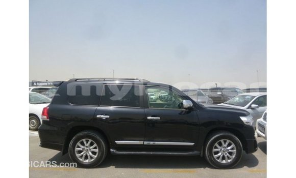 Acheter Import Voiture Toyota Land Cruiser Noir à Import - Dubai, Attapeu Province Acheter Import Voiture Toyota Land Cruiser Noir à Import - Dubai, Attapeu Province