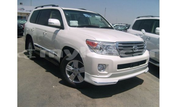 Buy Import Toyota Land Cruiser White Car in Import - Dubai in Attapeu Province