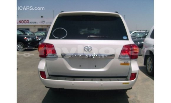 ຊື້ ການ ນຳ ເຂົ້າ Toyota Land Cruiser White ລົດ ໃນ Import - Dubai ໃນ Attapeu Province ຊື້ ການ ນຳ ເຂົ້າ Toyota Land Cruiser White ລົດ ໃນ Import - Dubai ໃນ Attapeu Province