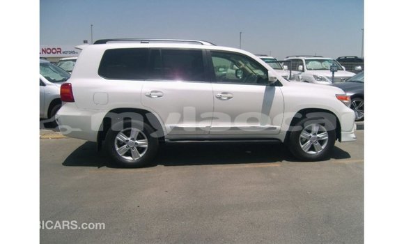 ຊື້ ການ ນຳ ເຂົ້າ Toyota Land Cruiser White ລົດ ໃນ Import - Dubai ໃນ Attapeu Province ຊື້ ການ ນຳ ເຂົ້າ Toyota Land Cruiser White ລົດ ໃນ Import - Dubai ໃນ Attapeu Province