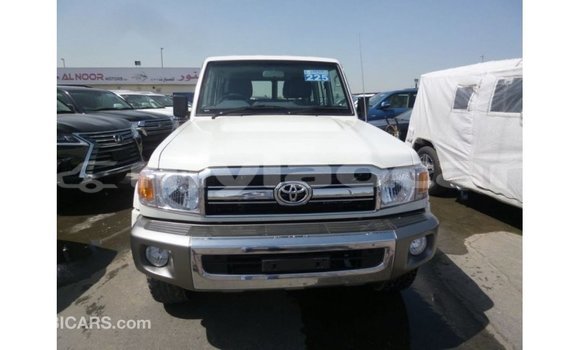Acheter Import Voiture Toyota Land Cruiser Blanc à Import - Dubai, Attapeu Province Acheter Import Voiture Toyota Land Cruiser Blanc à Import - Dubai, Attapeu Province