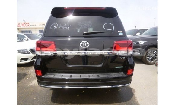Acheter Import Voiture Toyota Land Cruiser Noir à Import - Dubai, Attapeu Province Acheter Import Voiture Toyota Land Cruiser Noir à Import - Dubai, Attapeu Province