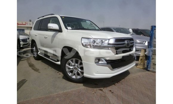Acheter Import Voiture Toyota Land Cruiser Blanc à Import - Dubai, Attapeu Province Acheter Import Voiture Toyota Land Cruiser Blanc à Import - Dubai, Attapeu Province