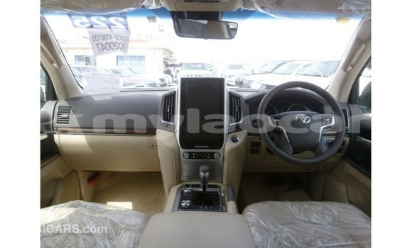 Acheter Import Voiture Toyota Land Cruiser Blanc à Import - Dubai, Attapeu Province Acheter Import Voiture Toyota Land Cruiser Blanc à Import - Dubai, Attapeu Province