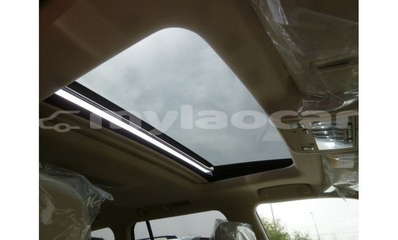 Acheter Import Voiture Toyota Land Cruiser Blanc à Import - Dubai, Attapeu Province Acheter Import Voiture Toyota Land Cruiser Blanc à Import - Dubai, Attapeu Province