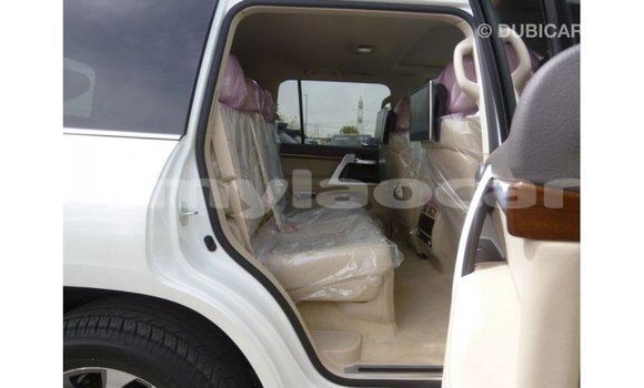 Buy Import Toyota Land Cruiser White Car in Import - Dubai in Attapeu Province Buy Import Toyota Land Cruiser White Car in Import - Dubai in Attapeu Province