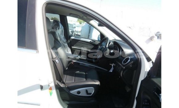 Acheter Import Voiture Mercedes-Benz 190 (W201) Blanc à Import - Dubai, Attapeu Province Acheter Import Voiture Mercedes-Benz 190 (W201) Blanc à Import - Dubai, Attapeu Province