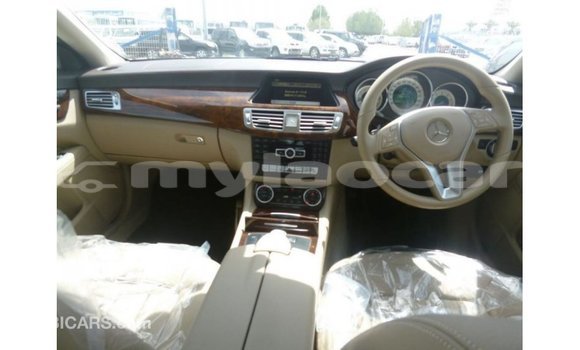 Acheter Import Voiture Mercedes-Benz 190 (W201) Blanc à Import - Dubai, Attapeu Province Acheter Import Voiture Mercedes-Benz 190 (W201) Blanc à Import - Dubai, Attapeu Province