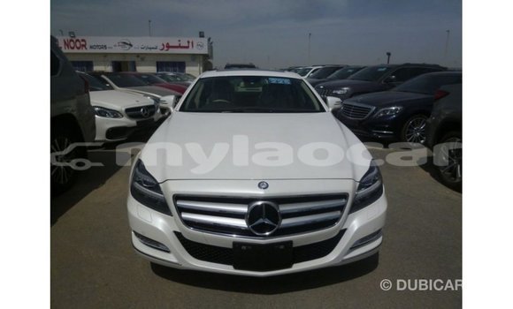 Acheter Import Voiture Mercedes-Benz 190 (W201) Blanc à Import - Dubai, Attapeu Province Acheter Import Voiture Mercedes-Benz 190 (W201) Blanc à Import - Dubai, Attapeu Province