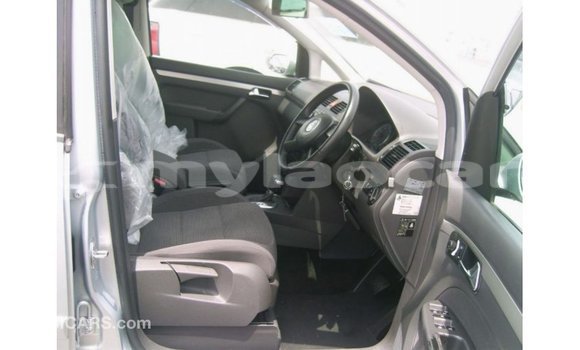 Buy Import Volkswagen Touran Other Car in Import - Dubai in Attapeu Province Buy Import Volkswagen Touran Other Car in Import - Dubai in Attapeu Province