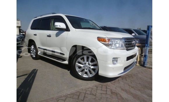 Buy Import Toyota Land Cruiser White Car in Import - Dubai in Attapeu Province
