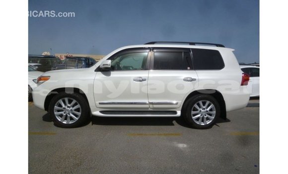 Buy Import Toyota Land Cruiser White Car in Import - Dubai in Attapeu Province Buy Import Toyota Land Cruiser White Car in Import - Dubai in Attapeu Province