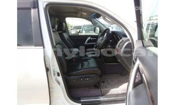 Buy Import Toyota Land Cruiser White Car in Import - Dubai in Attapeu Province Buy Import Toyota Land Cruiser White Car in Import - Dubai in Attapeu Province