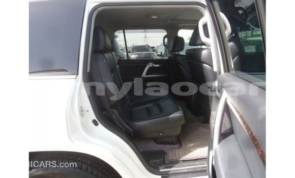 Buy Import Toyota Land Cruiser White Car in Import - Dubai in Attapeu Province Buy Import Toyota Land Cruiser White Car in Import - Dubai in Attapeu Province