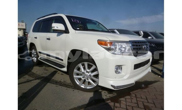 Acheter Import Voiture Toyota Land Cruiser Blanc à Import - Dubai, Attapeu Province Acheter Import Voiture Toyota Land Cruiser Blanc à Import - Dubai, Attapeu Province