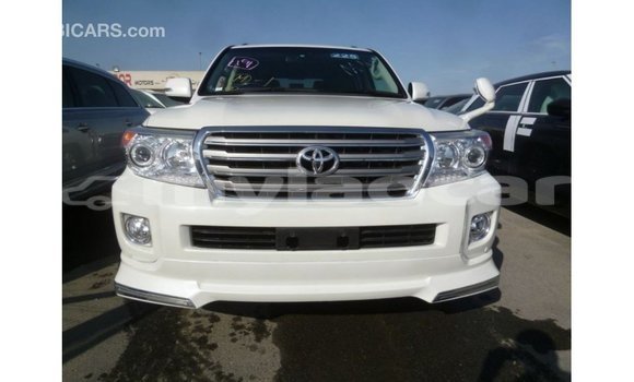 Acheter Import Voiture Toyota Land Cruiser Blanc à Import - Dubai, Attapeu Province Acheter Import Voiture Toyota Land Cruiser Blanc à Import - Dubai, Attapeu Province