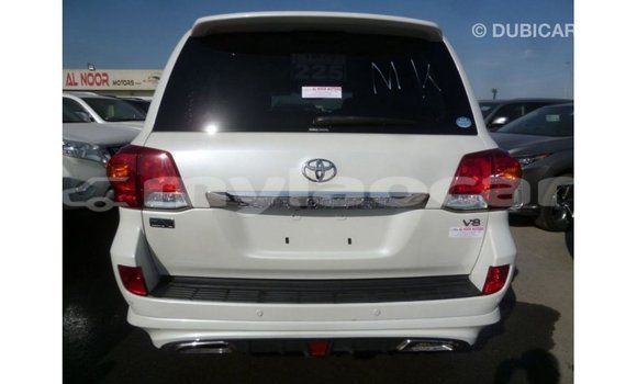 Acheter Import Voiture Toyota Land Cruiser Blanc à Import - Dubai, Attapeu Province Acheter Import Voiture Toyota Land Cruiser Blanc à Import - Dubai, Attapeu Province